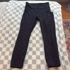 Lululemon cropped leggings, size 6